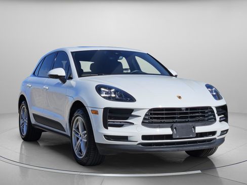 Certified 2021 Porsche Macan image 10