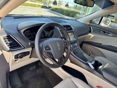 Used 2017 Lincoln MKX Select image 15