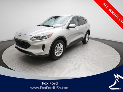 Used 2020 Ford Escape SE image 1