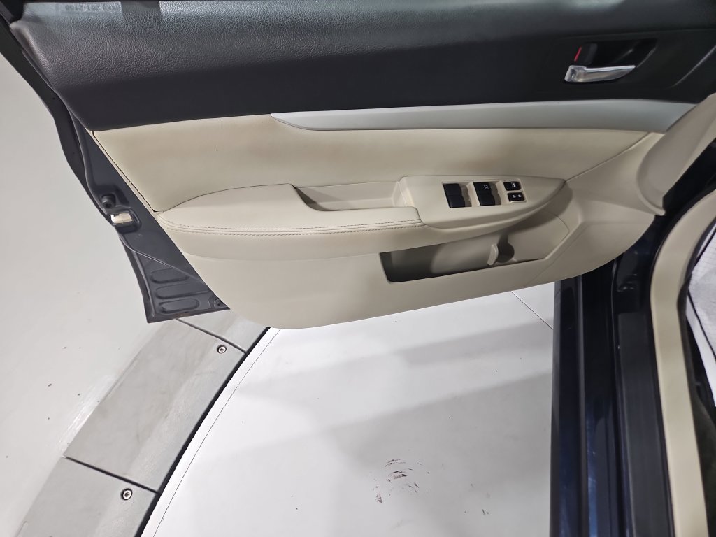 Used 2012 Subaru Legacy 2.5i Premium w/ All-Weather Pkg AWD/4WD image 11