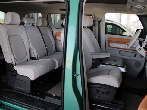 New 2025 Volkswagen ID. Buzz 1st Edition image 17