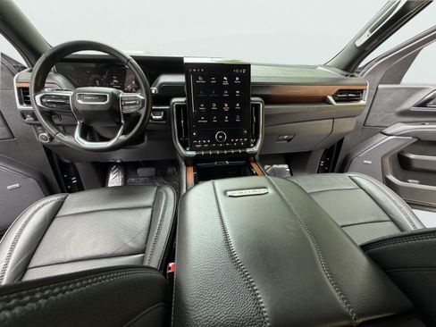 Used 2025 GMC Yukon Denali AWD/4WD image 2