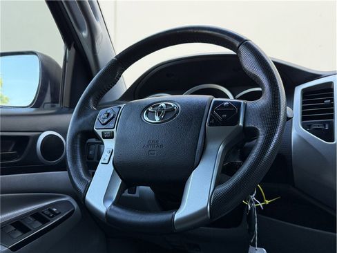 Used 2014 Toyota Tacoma PreRunner image 16