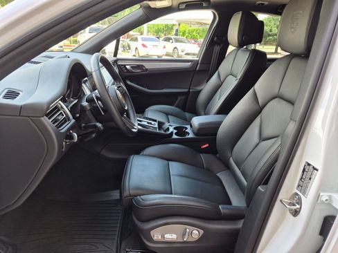 Certified 2026 Porsche Macan AWD/4WD image 5