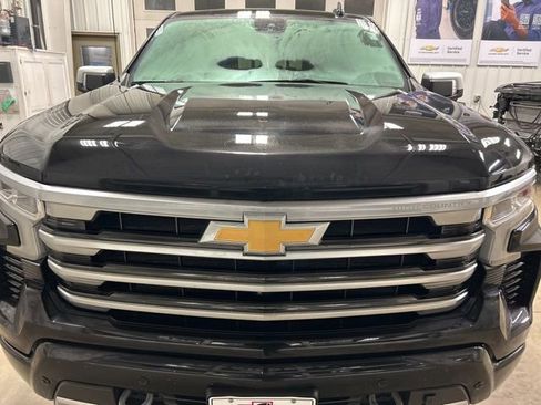 Used 2024 Chevrolet Silverado 1500 High Country w/ Technology Package image 3
