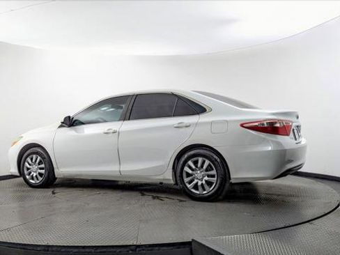 Used 2015 Toyota Camry LE image 6