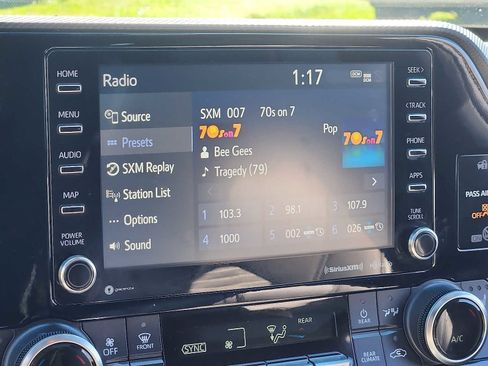 Used 2022 Toyota Highlander XSE image 17