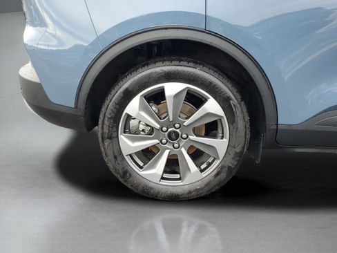 Certified 2025 Ford Escape Platinum w/ Premium Technology Package AWD/4WD image 31
