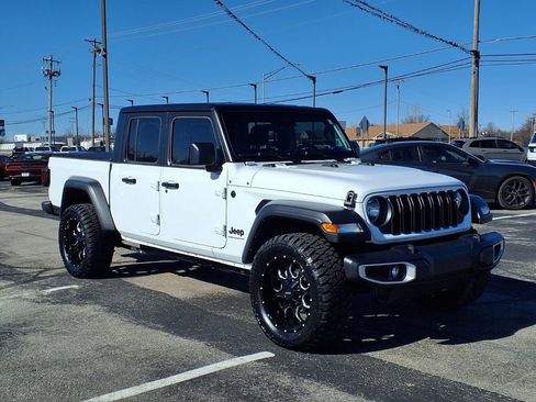 Used 2025 Jeep Gladiator Sport image 1