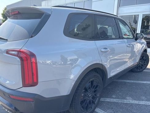 Used 2022 Kia Telluride SX w/ SX Prestige Package AWD/4WD image 3
