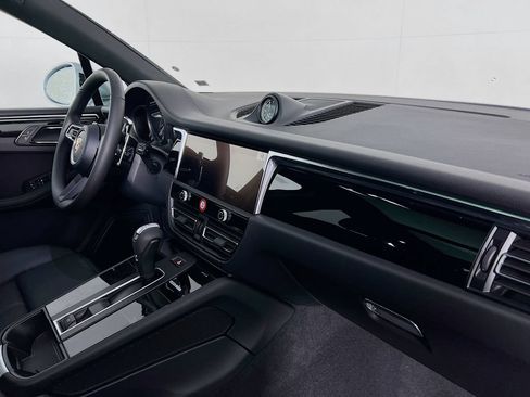 Certified 2026 Porsche Macan AWD/4WD image 31