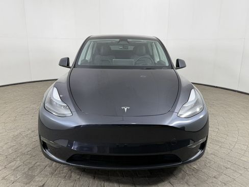 Used 2024 Tesla Model Y Long Range AWD/4WD image 2