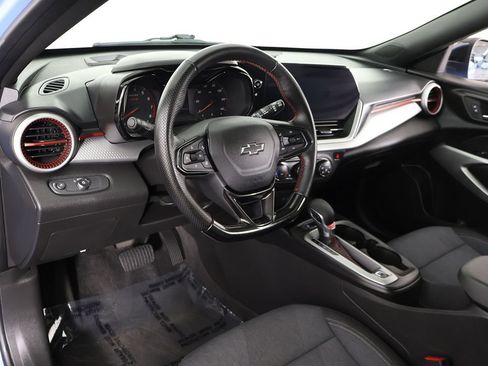 Used 2024 Chevrolet Trax RS w/ Sunroof Package FWD image 28