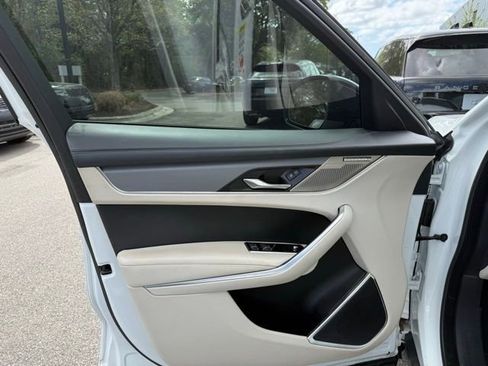 Certified 2022 Jaguar F-PACE SVR image 16