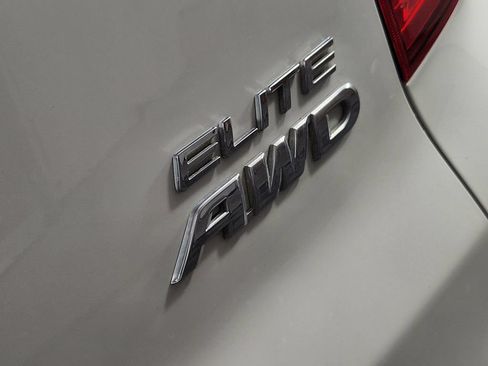 Used 2023 Honda Passport Elite image 11
