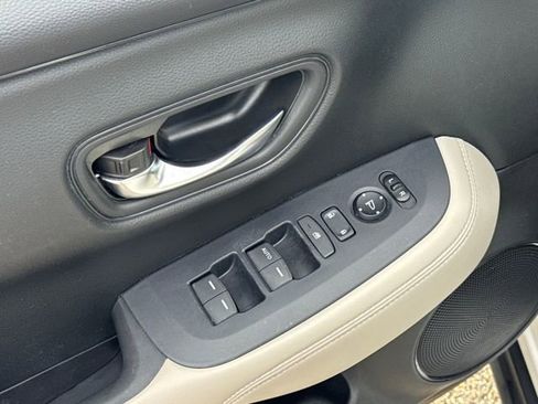 Certified 2023 Honda HR-V LX image 5