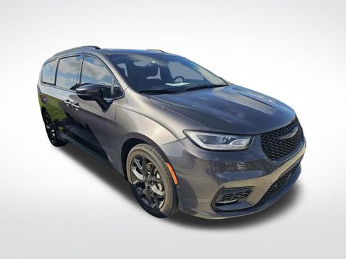 Used 2023 Chrysler Pacifica Touring-L w/ S Appearance Package FWD image 2