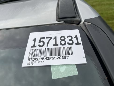 Used 2023 Toyota Highlander XSE AWD/4WD image 10