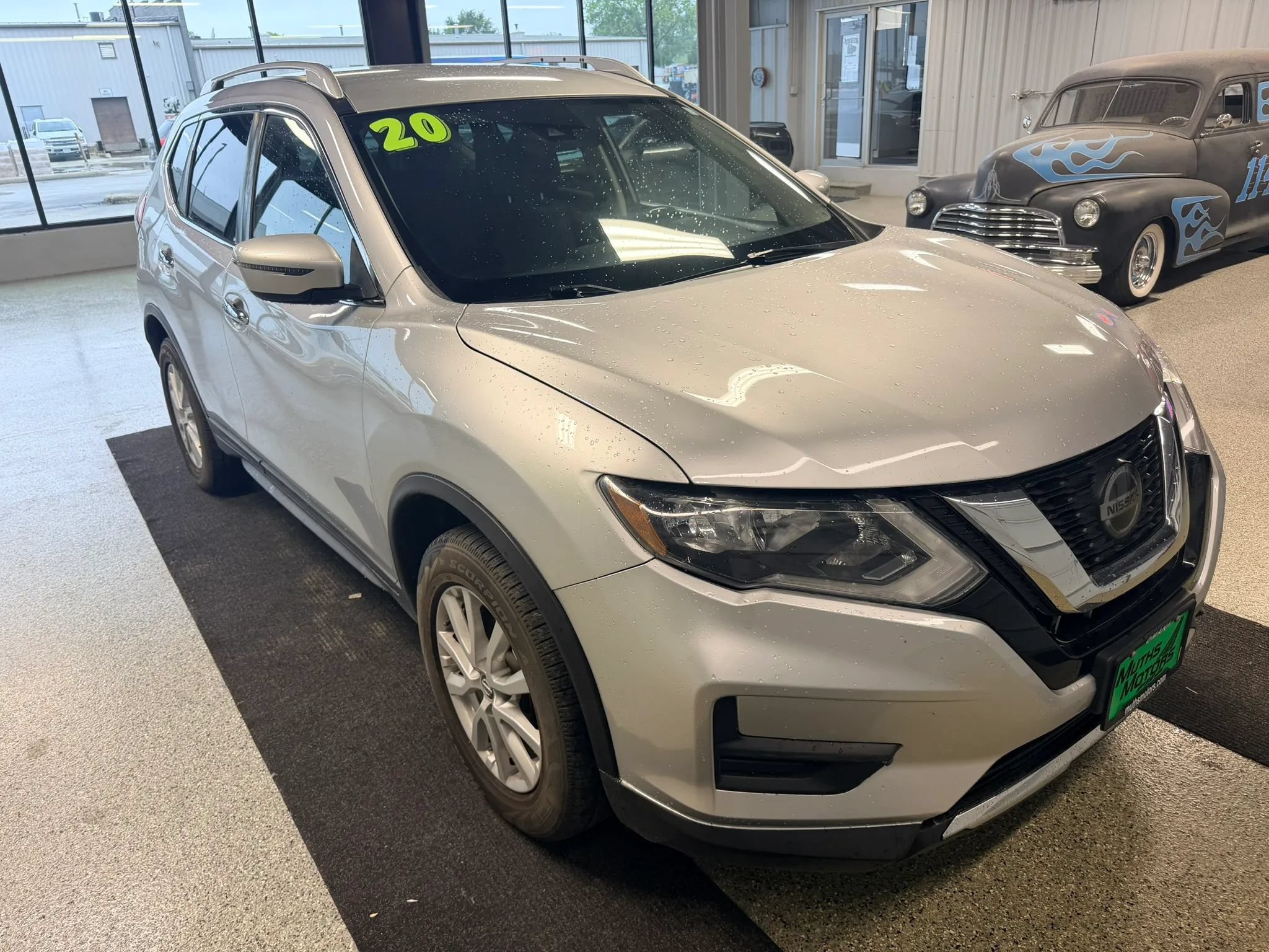 Used 2020 Nissan Rogue SV AWD/4WD image 2