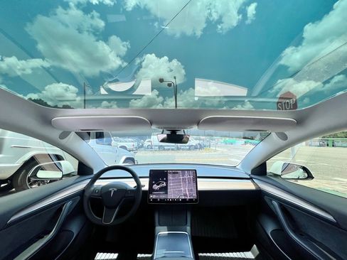 Used 2022 Tesla Model 3 image 15