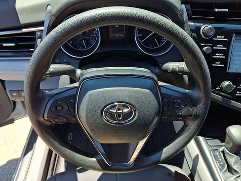 Used 2020 Toyota Camry LE FWD image 18