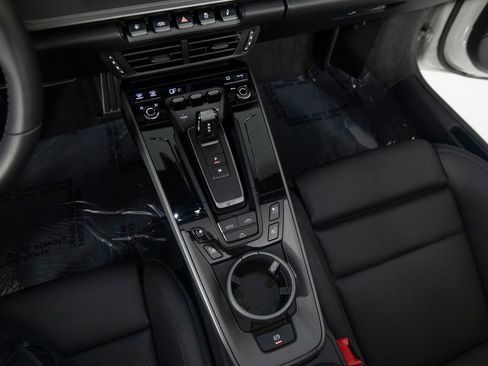 Certified 2025 Porsche 911 Carrera RWD image 28