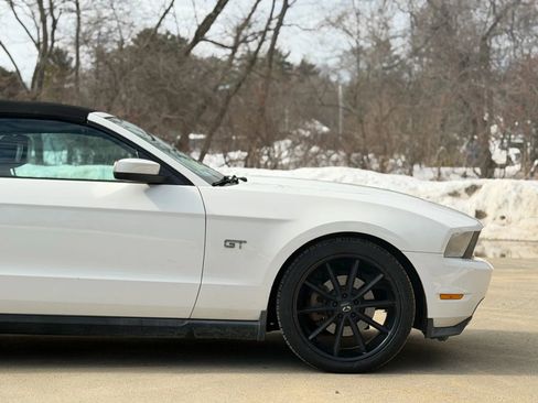 Used 2010 Ford Mustang GT Premium image 13