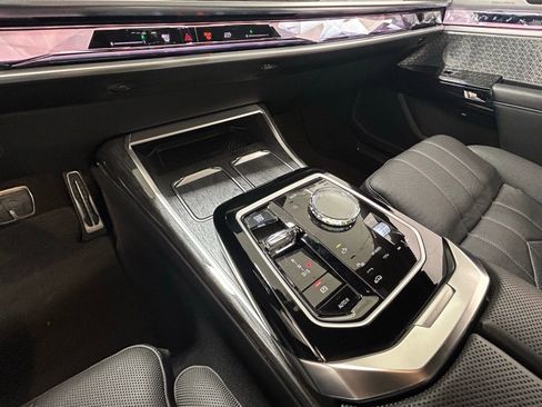 Used 2023 BMW 760i xDrive w/ Executive Package image 22