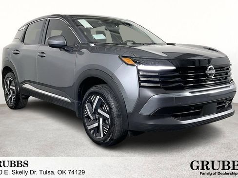 Certified 2025 Nissan Kicks SV image 1