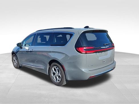 Used 2023 Chrysler Pacifica Limited image 17