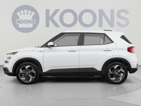 Used 2022 Hyundai Venue SEL FWD image 2