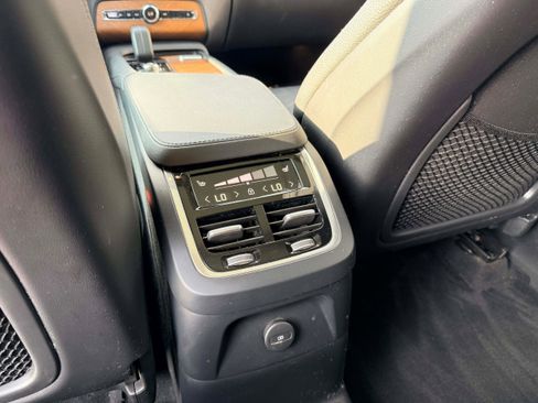 Used 2023 Volvo XC90 T8 Plus image 16