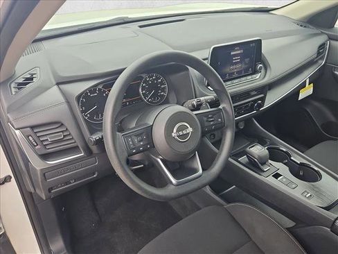 Used 2024 Nissan Rogue S FWD image 10