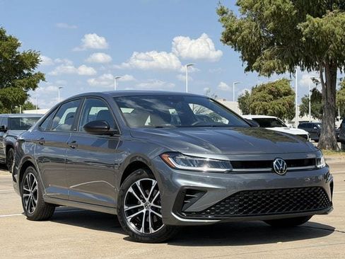 Used 2025 Volkswagen Jetta Sport FWD image 2