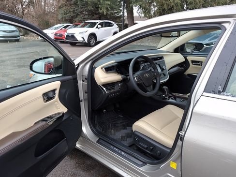 Used 2016 Toyota Avalon Limited image 16