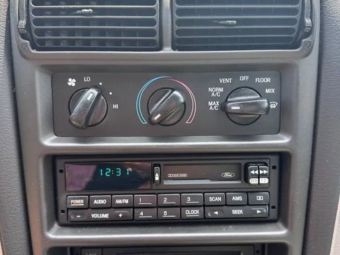 Used 2000 Ford Mustang Coupe image 9