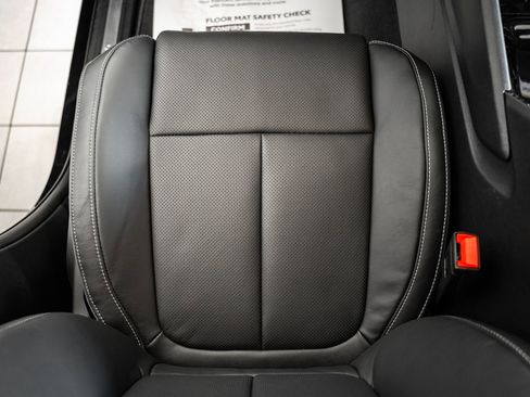 New 2025 Jeep Grand Cherokee Overland image 31