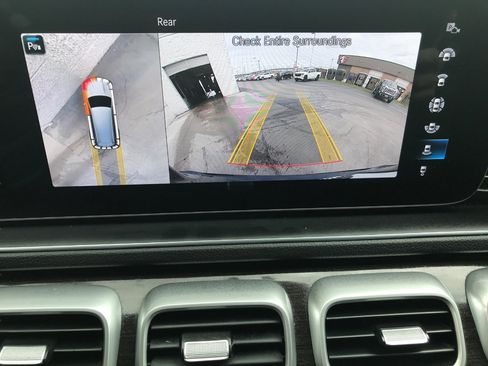 Used 2021 Mercedes-Benz GLS 450 4MATIC image 27