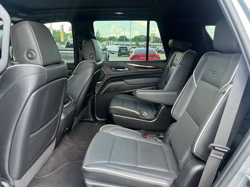 Used 2024 Cadillac Escalade Premium Luxury AWD/4WD image 6