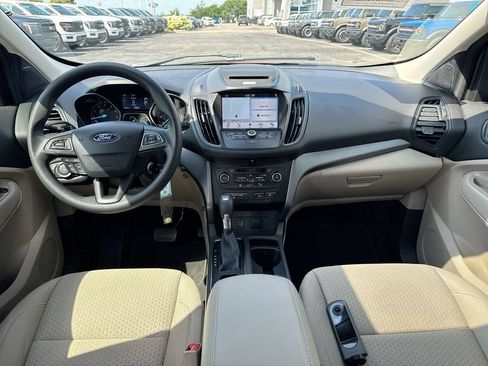 Used 2017 Ford Escape SE w/ Equipment Group 201A FWD image 10