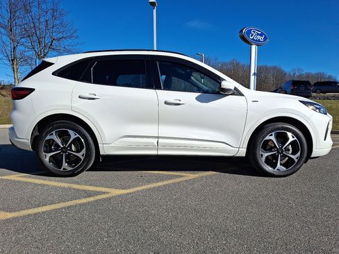 Certified 2023 Ford Escape ST-Line Select w/ Tech Pack #2 image 7