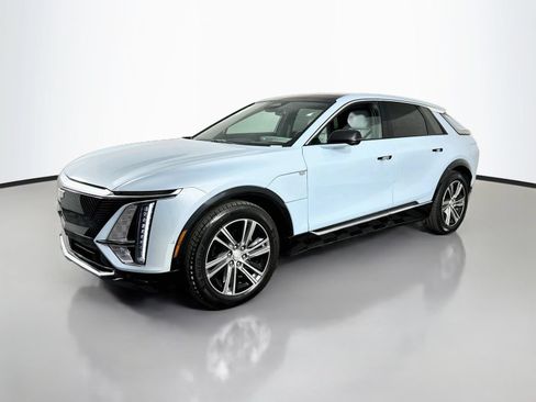 Used 2024 Cadillac Lyriq Luxury w/ LPO, Floor Liner Package AWD/4WD image 3