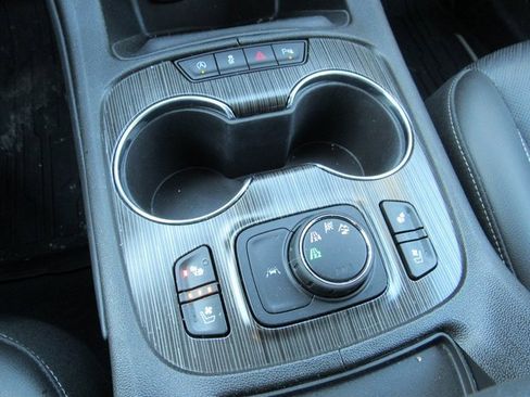 Used 2023 GMC Acadia SLT w/ Preferred Package image 17