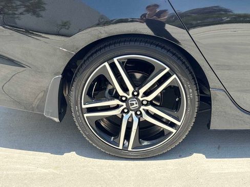Used 2017 Honda Accord Sport image 9