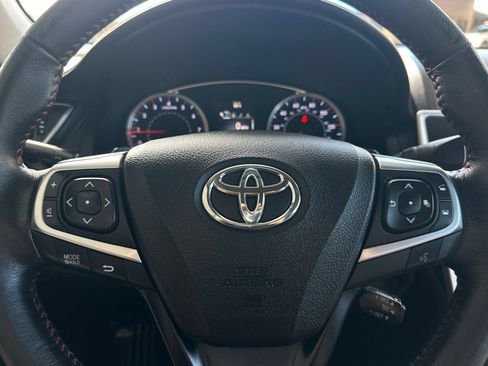 Used 2015 Toyota Camry SE w/ Moonroof Package FWD image 21