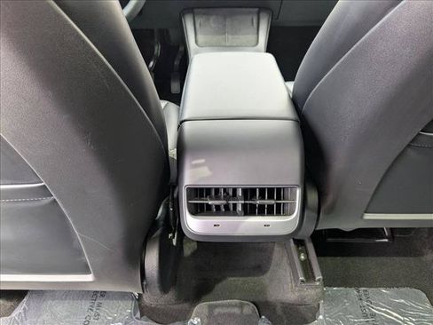 Used 2023 Tesla Model Y Long Range AWD/4WD image 19