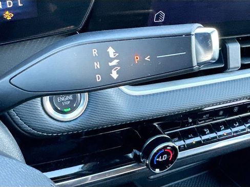 Used 2025 Chevrolet Equinox LT w/ Convenience Package II image 16