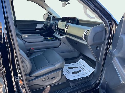 Used 2025 Ford Expedition Active AWD/4WD image 21