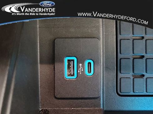 Used 2022 Ford Expedition Limited image 32