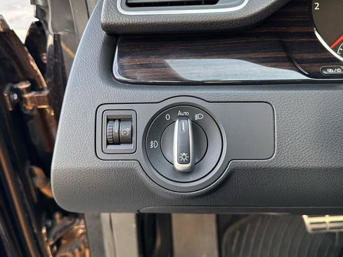 Used 2013 Volkswagen CC Executive image 12